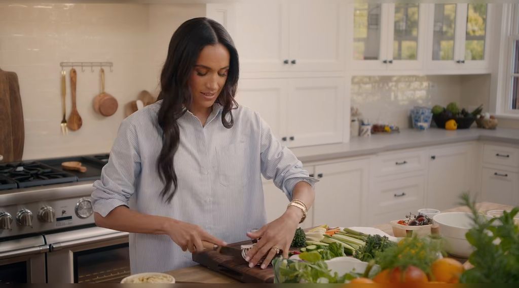 Meghan Markle cocinando 