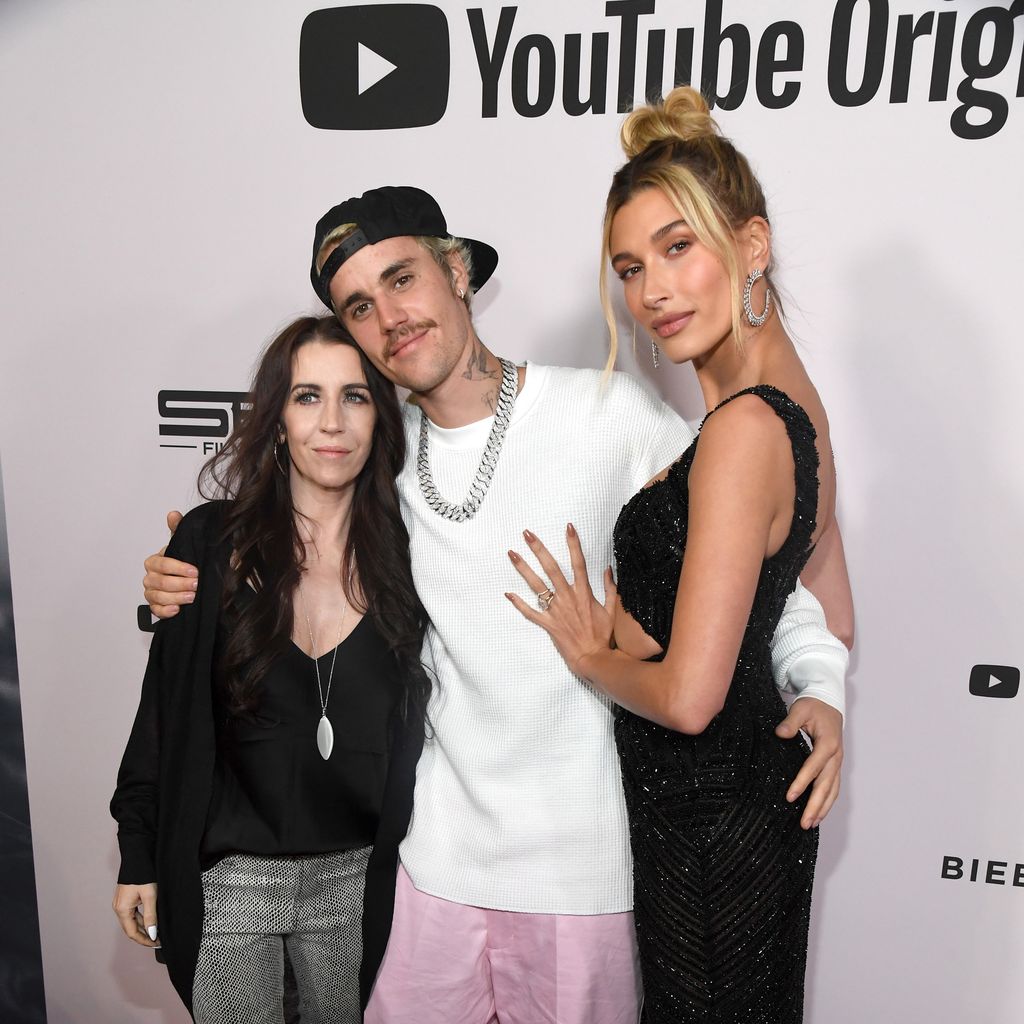 En semanas recientes, Justin Bieber y su esposa, Hailey Bieber, han estado en medio de la polémica por una serie de videos en los que se resume el inicio de su relación, señalando cómo supuestamente la hija de Stephen Baldwin habría trazado su camino hasta lograr acercarse al cantante