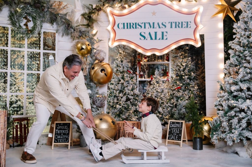 La familia posó para sus fotos navideñas d eeste año, creando maravillosos recuerdos 