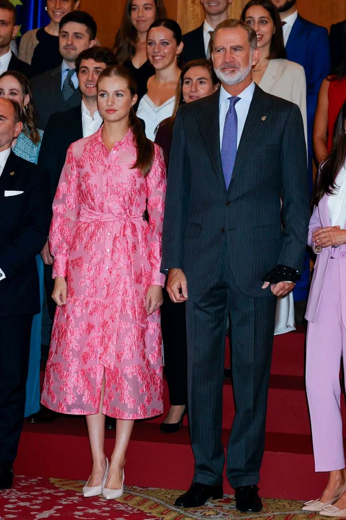 El vestido camisero rosa de la princesa Leonor reaparece en Cádiz 
