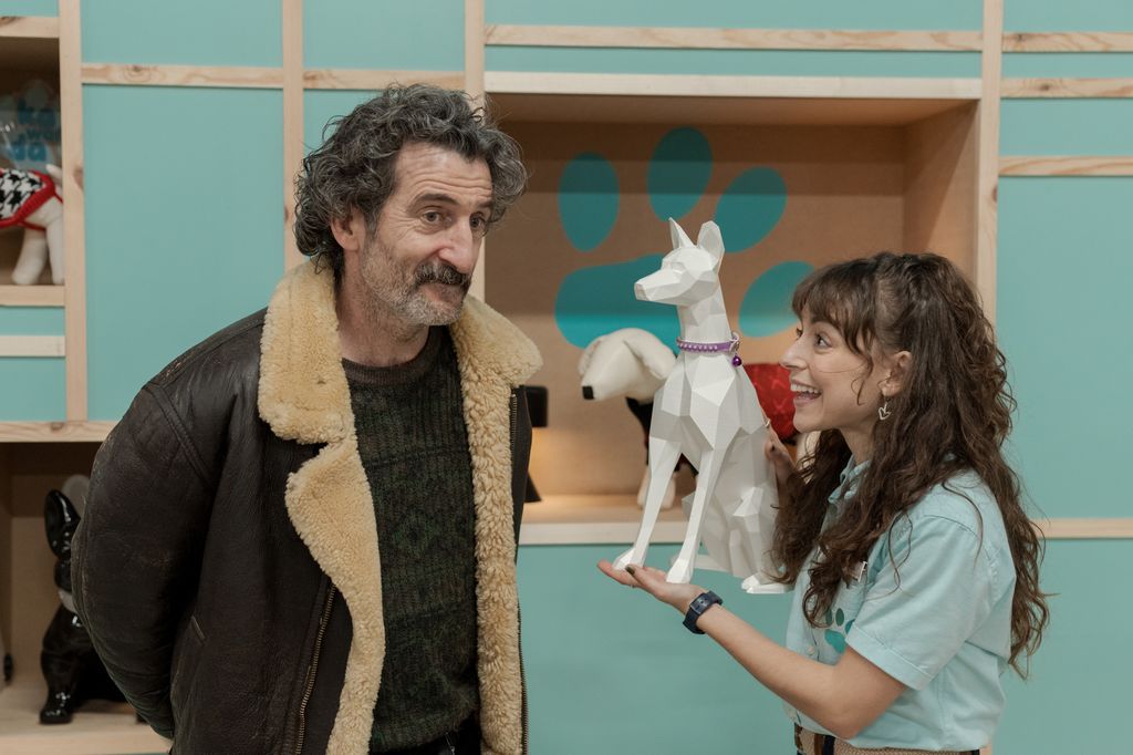 Luis Zahera y Lucía Caraballo en la serie 'Animal' de Netflix