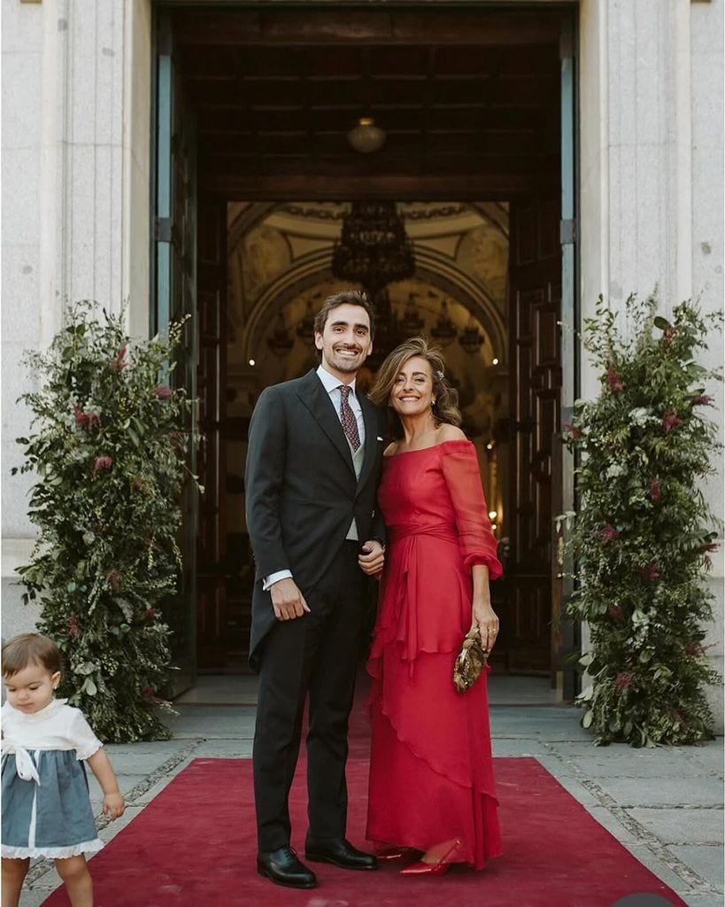 Vestido de madrina rojo de Sole Alonso