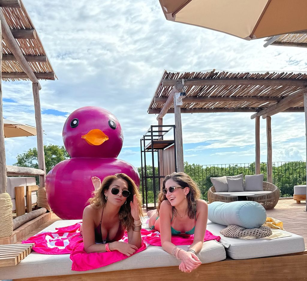 Geraldine Bazán en Tulum con sus hijas