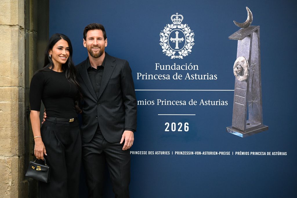 Lionel Messi y Antonela Roccuzzo en la bienvenida en el Hotel Reconquista antes de los Premios Princesa de Asturias.