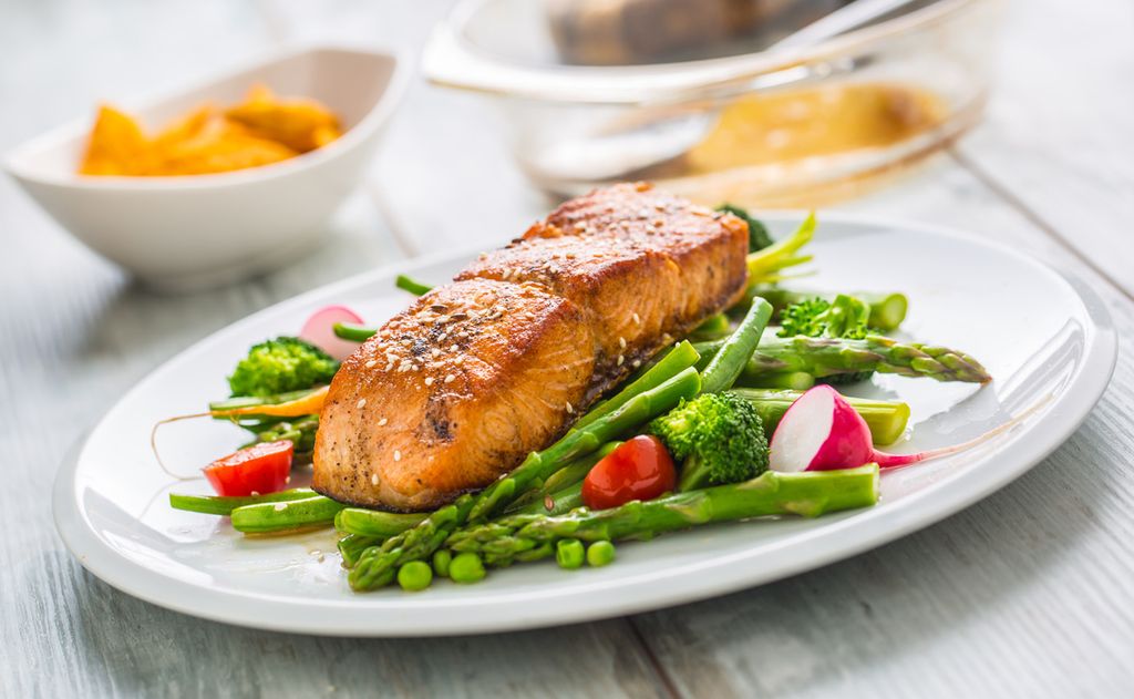 Filete de salmón con verudras