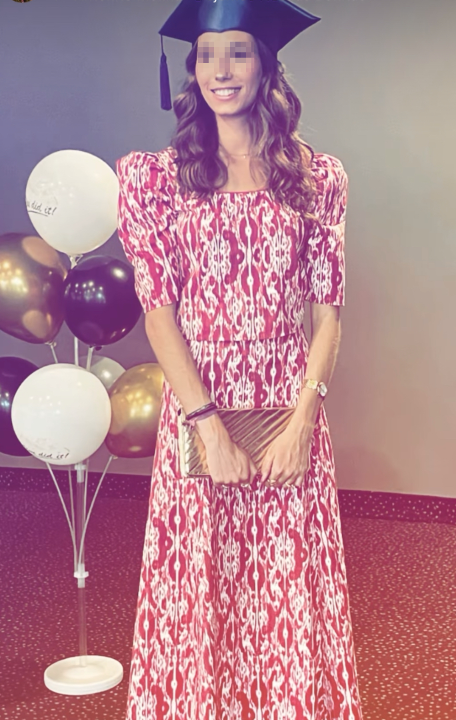 Alexia hija de José Ribagorda y Loles Silva en el día de su graduación