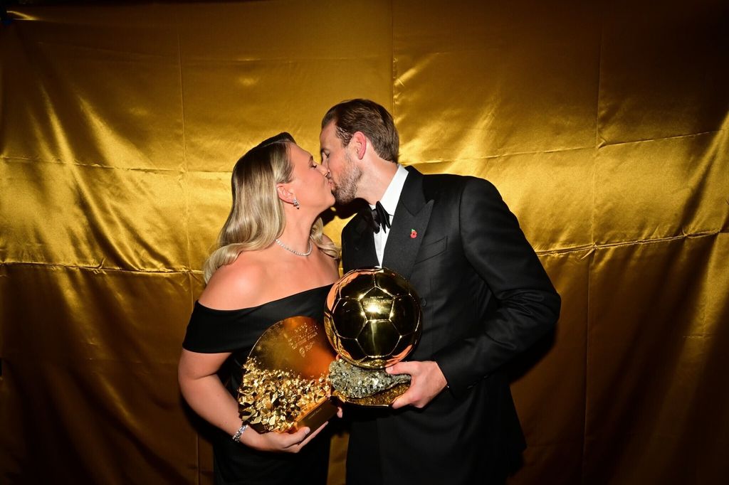 El beso de Harry Kane y su mujer