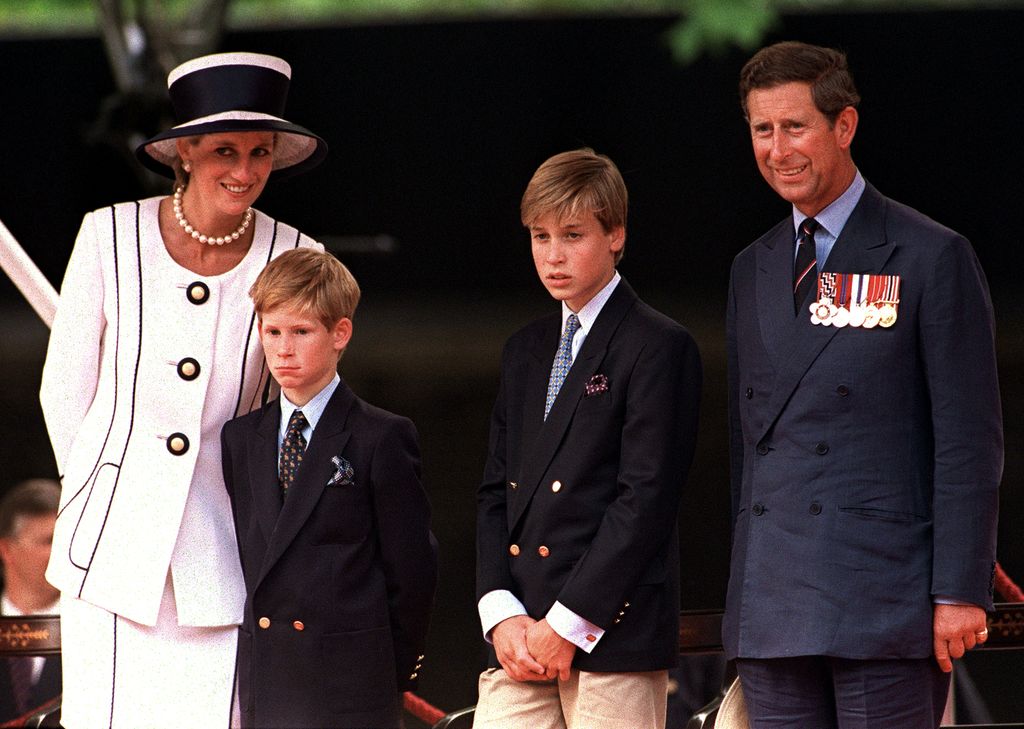 William y Harry con sus padres en una imagen tomada en 1994, dos años después de que sus padres dieran a conocer su ruptura.