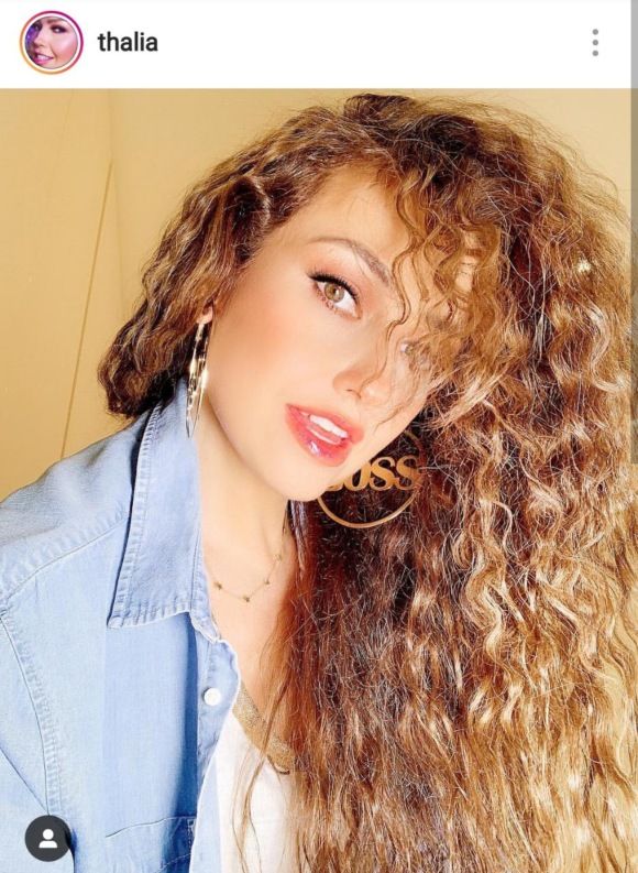 Thalía y sus rizos