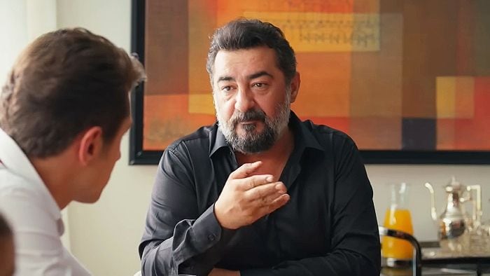'Hermanos': A Akif no le va a resultar fácil ocultar su implicación en el accidente cuando comienzan a hacerle preguntas