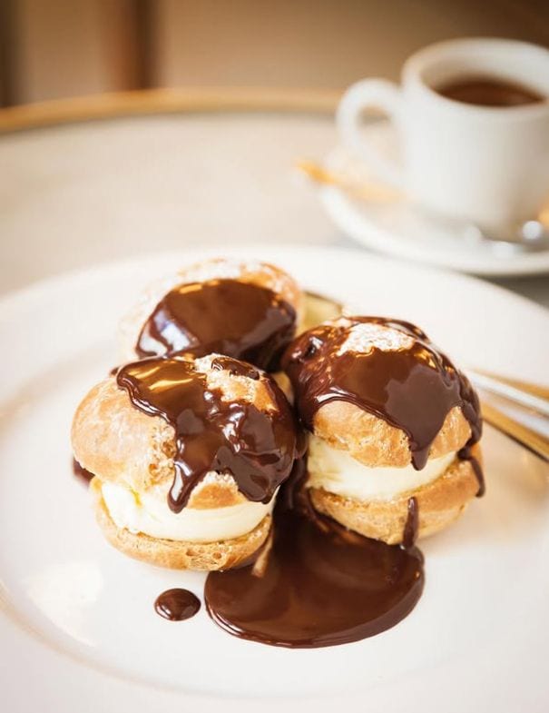 Los profiteroles son uno de los postres más demandados de Balthazar.