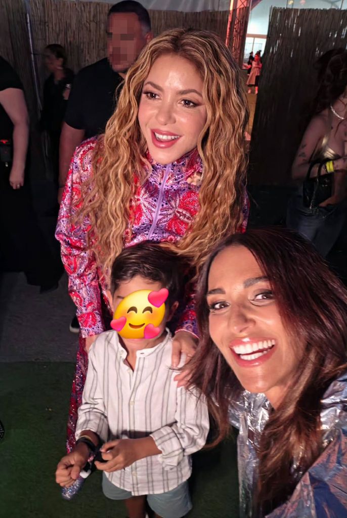 Paula y Miki se hicieron una foto con la Shakira para inmortalizar el momento