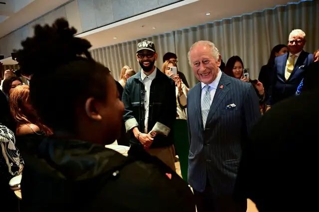 Se pudo ver a Charles radiante mientras conocía a un mentor durante el taller.
