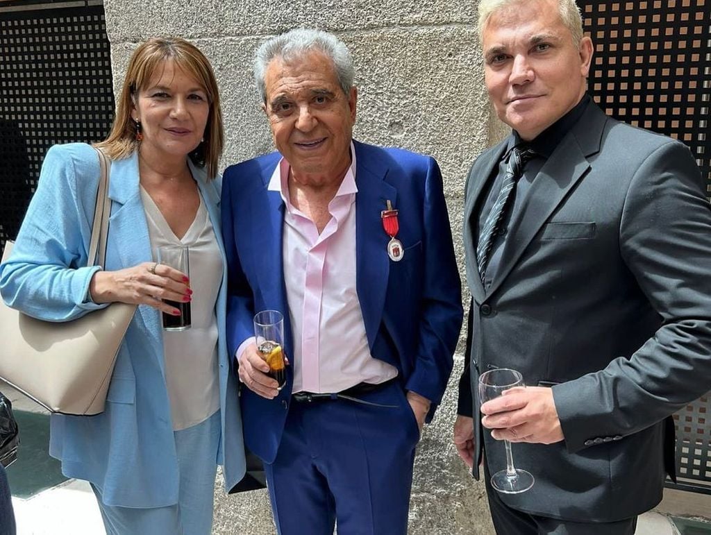 Andres Burguera Pajares con su padre y Juana Gil