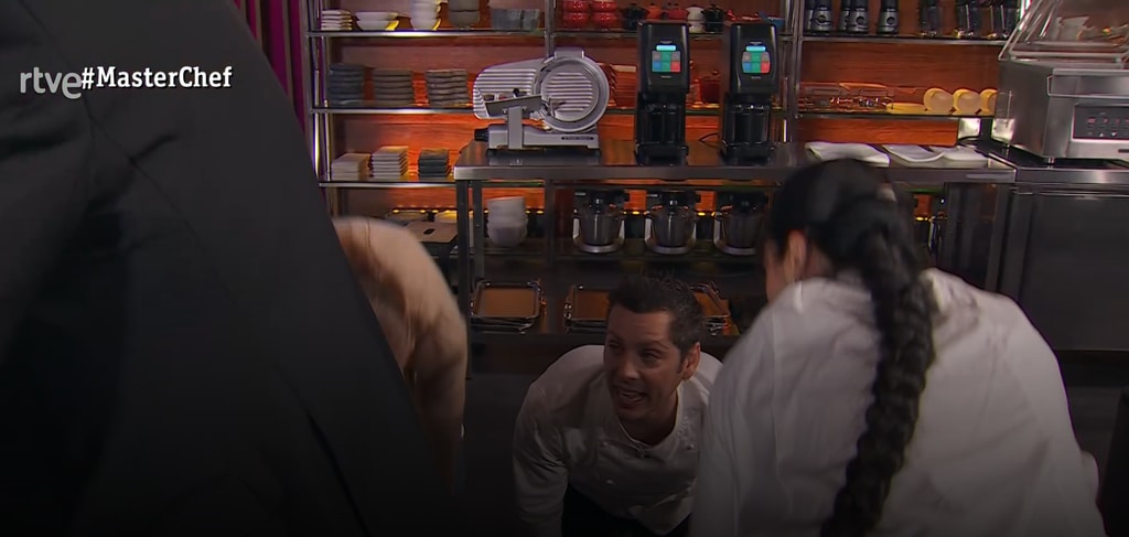 Eduardo Casanova se cae en MasterChef