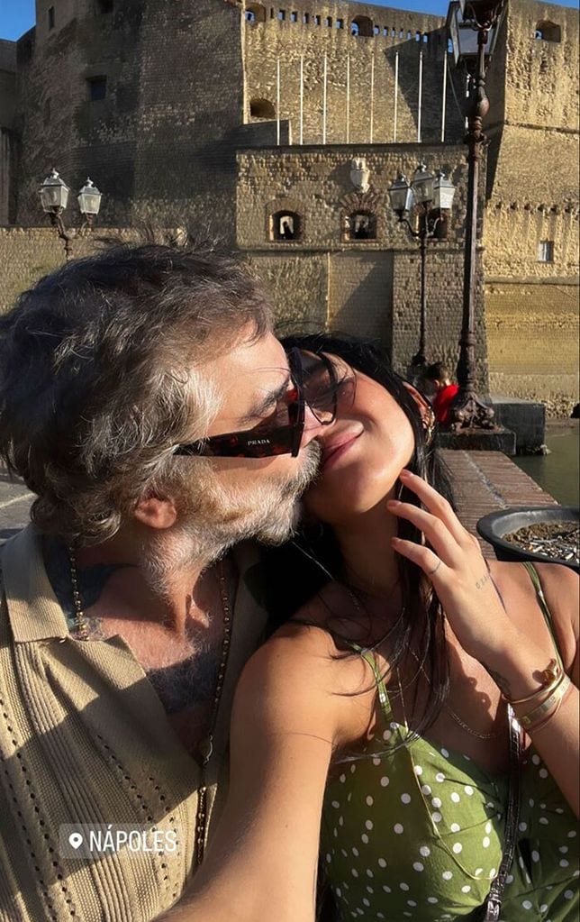 El Potrillo y su novia