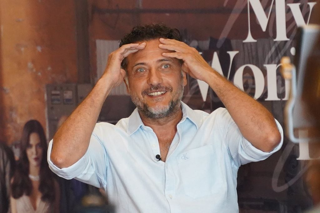 En personaje de Yiğit Özşener en 'Una vida perfecta' también tiene un lado oscuro