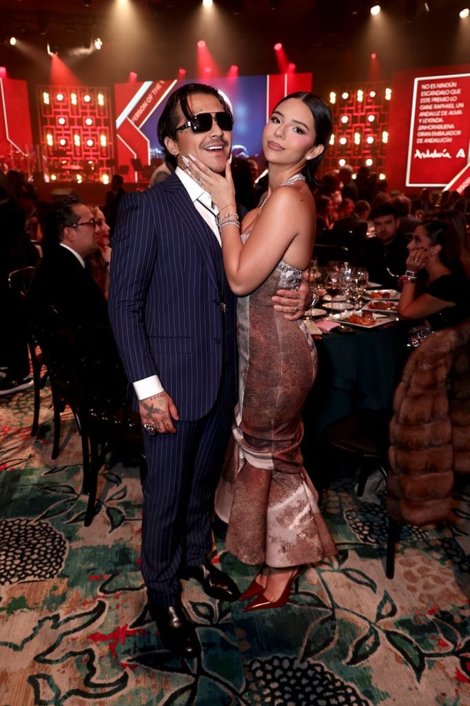 Christian Nodal y Ángela Aguilar en la gala de la Persona del Año de los Latin GRAMMY 2025..