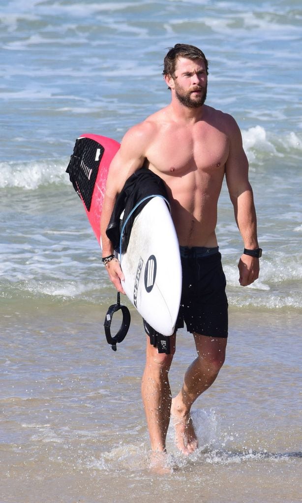 Chris Hemsworth Surfing