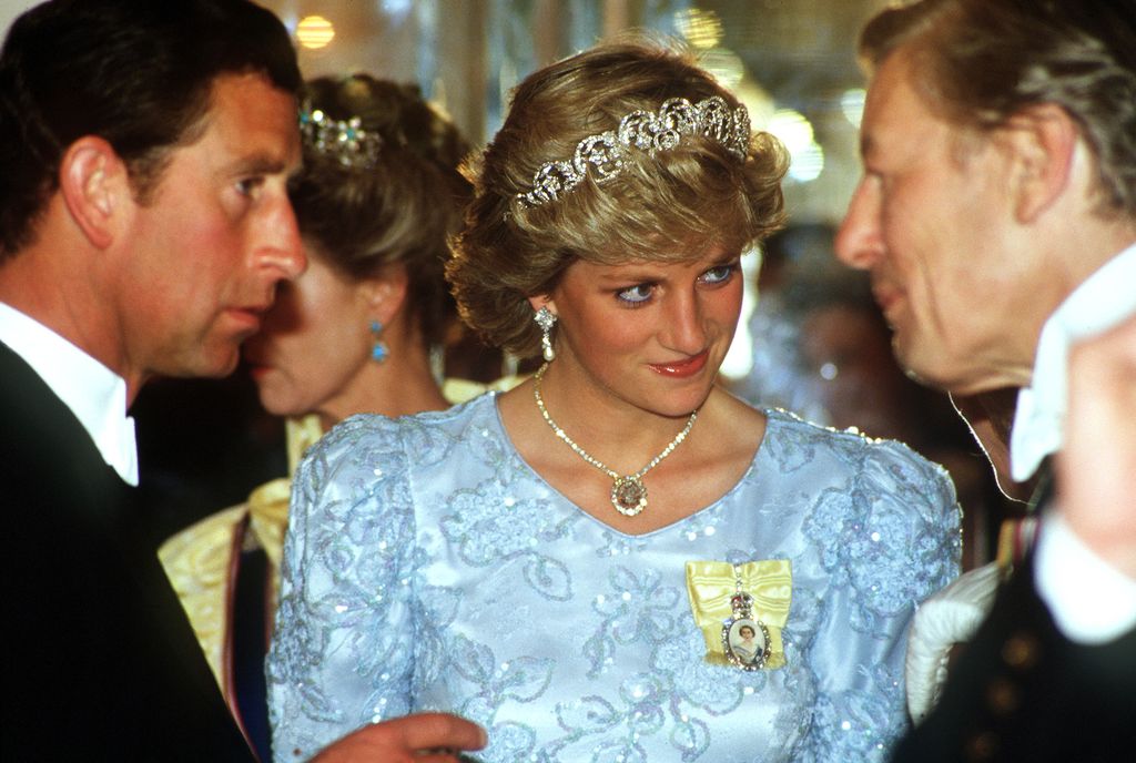 Diana de Gales, con la tiara Spencer, en un banquete de Estado celebrado en el Claridge's