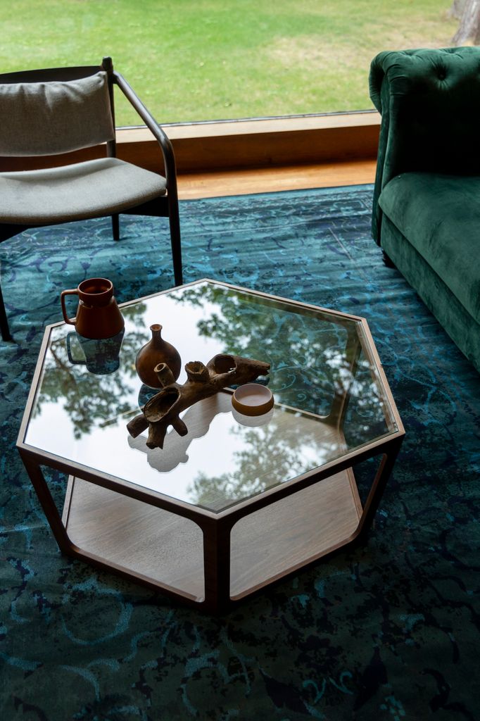 Mesa de centro de madera y cristal