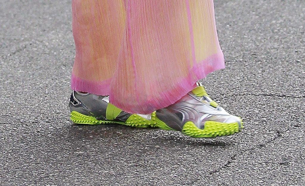 Los sneakers de Rihanna son parte de la collab Puma x Ottolinger.