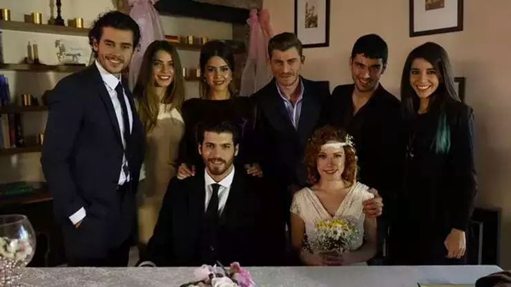 En 'İnadına Aşk' Aras trabajó junto a Can Yaman