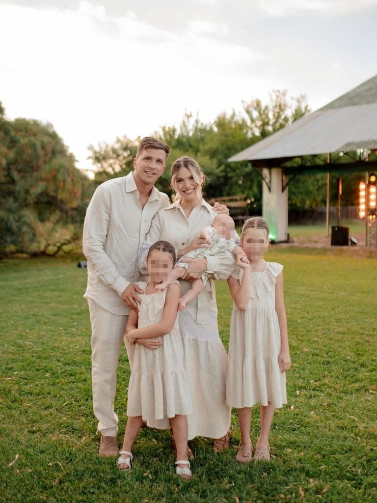 El bautizo de Faustino, el hijo de Gianluca Simeone y Eva Bargiela