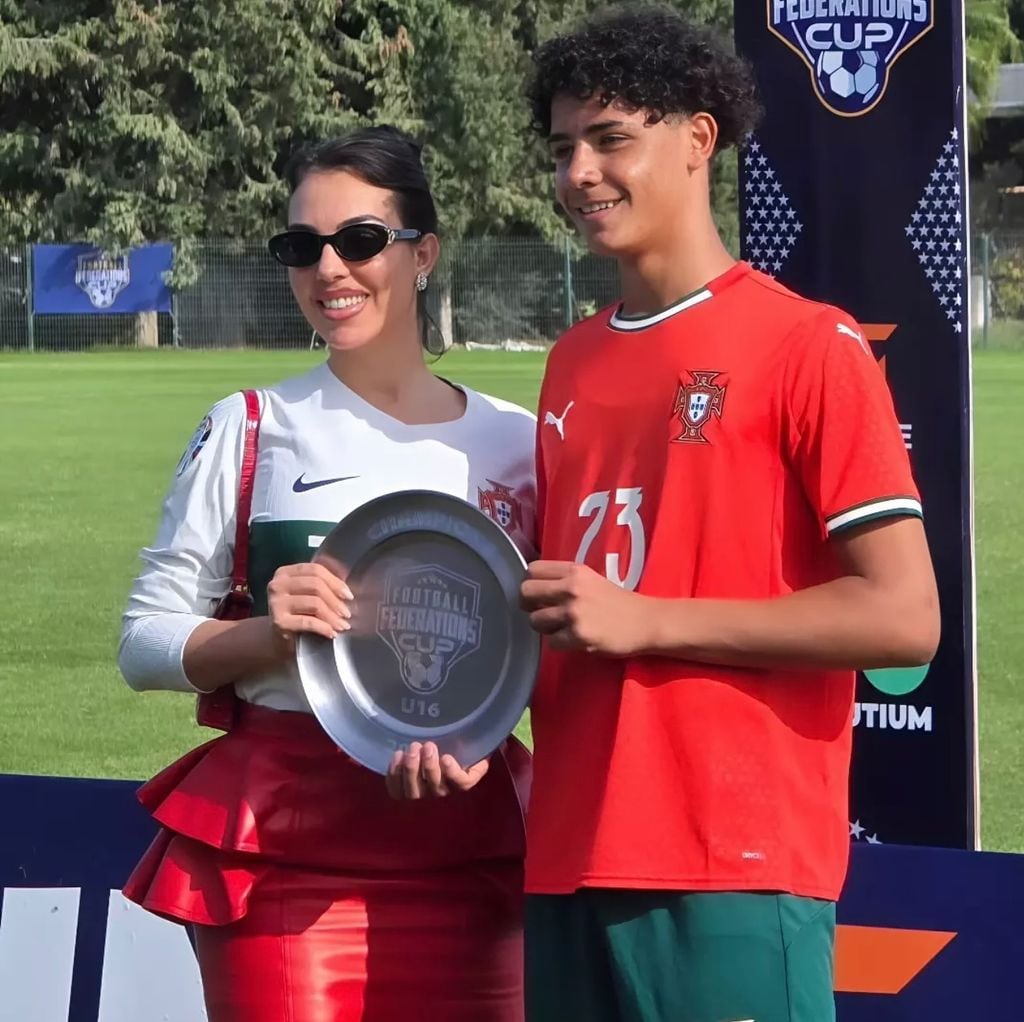 Georgina Rodríguez posó orgullosa con Cristiano Ronaldo Jr.