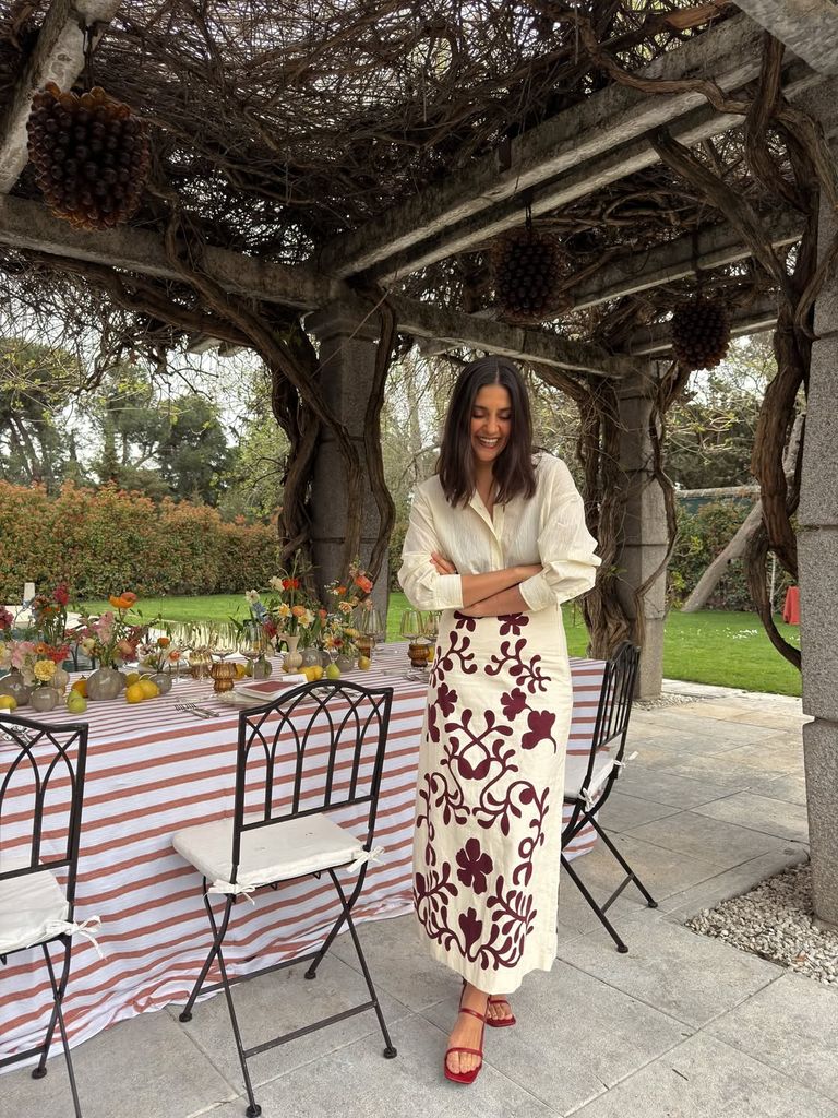 Camisa y falda midi tendencias junio 2026