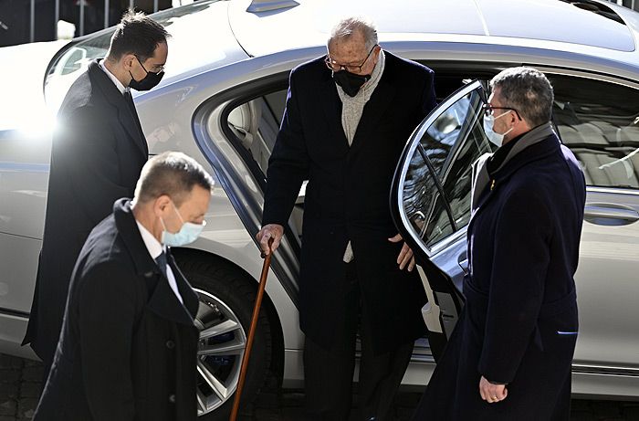 Delphine de Bélgica acude por primera vez a un acto con su padre y la reina Paola