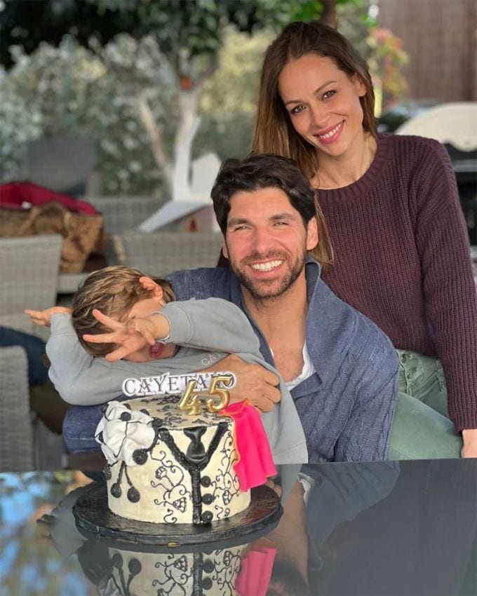 Eva González y Cayetano Rivera con su hijo