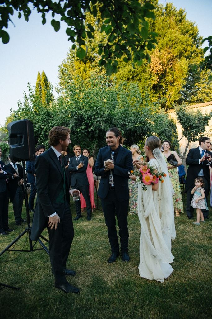 Los novios con el cantante Corey Kilgannon