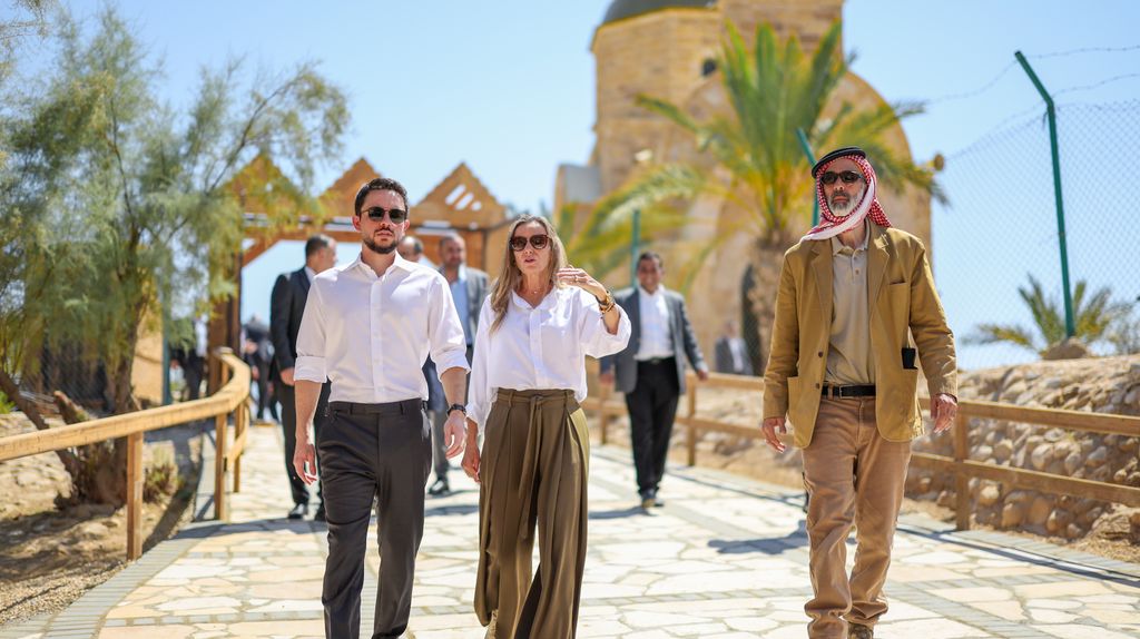El matrimonio acompaña al príncipe Hussein en su visita a Betania, un enclave Patrimonio Mundial que se prepara para convertirse en destino global de la peregrinación cristiana.