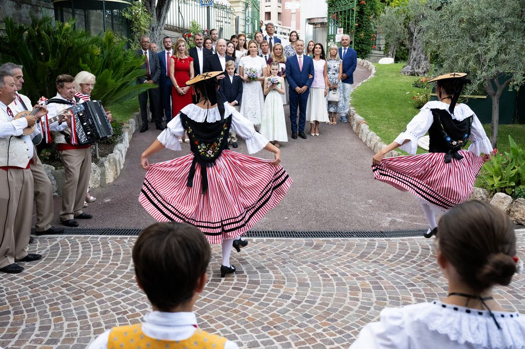 El príncipe Alberto y la princesa Charlene de Mónaco con sus hijos Jacques y Gabriella en el picnic anual monegasco de 2025