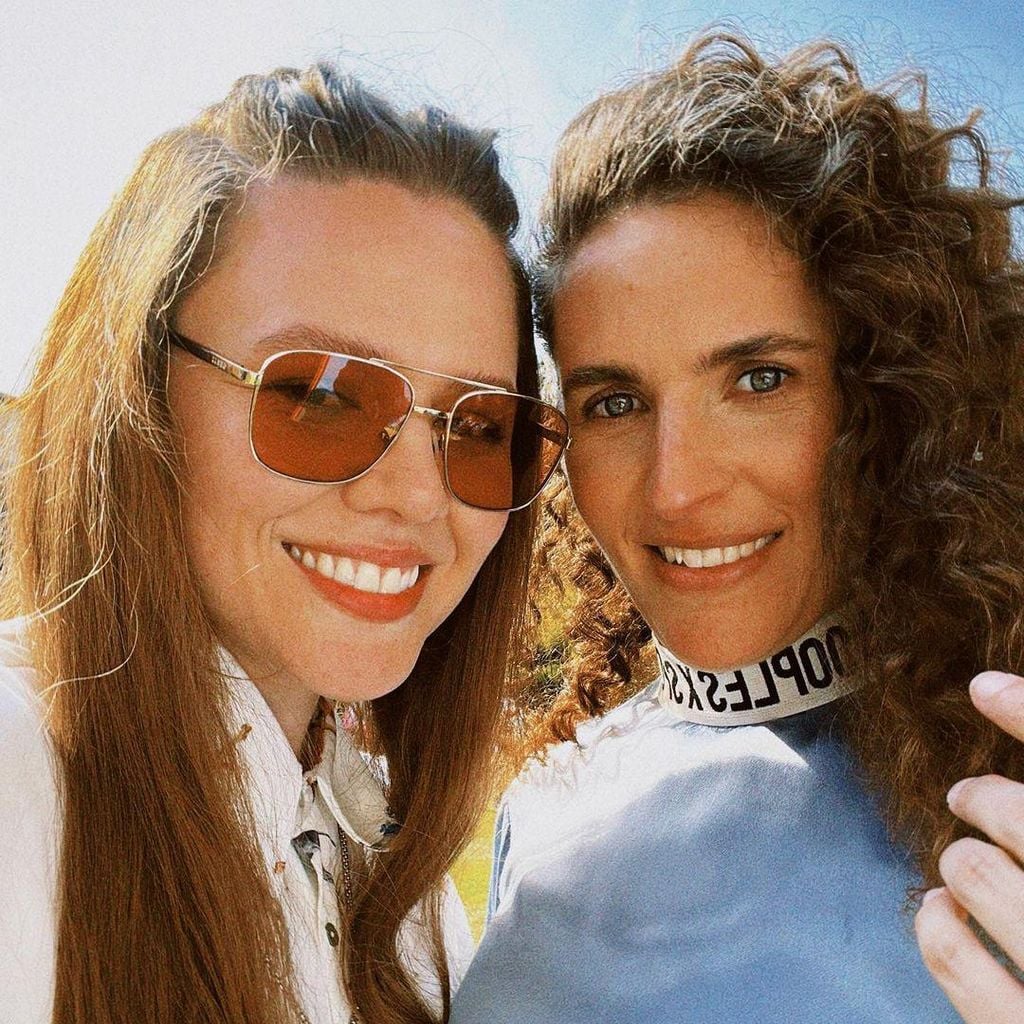 Joy Huerta y su esposa