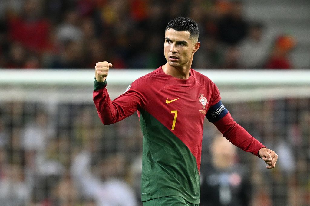 El primer sitio de la lista lo ocupa Cristiano Ronaldo con ingresos estimados en 260 millones de dólares
