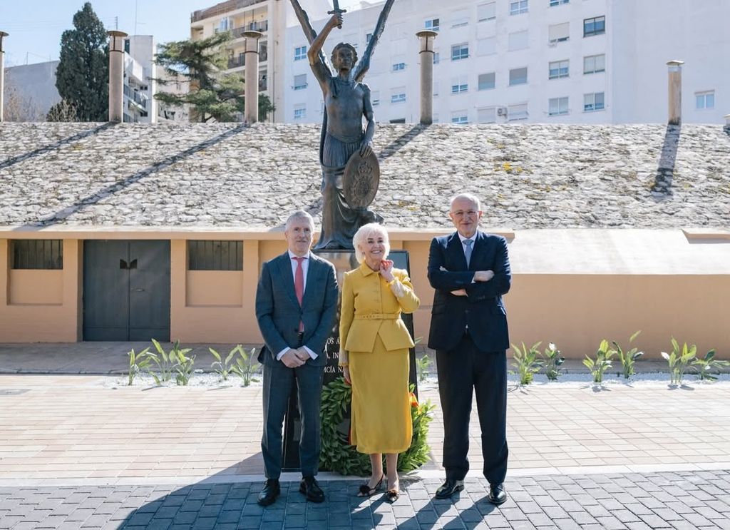 El ministro del Interior, Grande-Marlaska, junto a Hortensia Herrero y Juan Roig