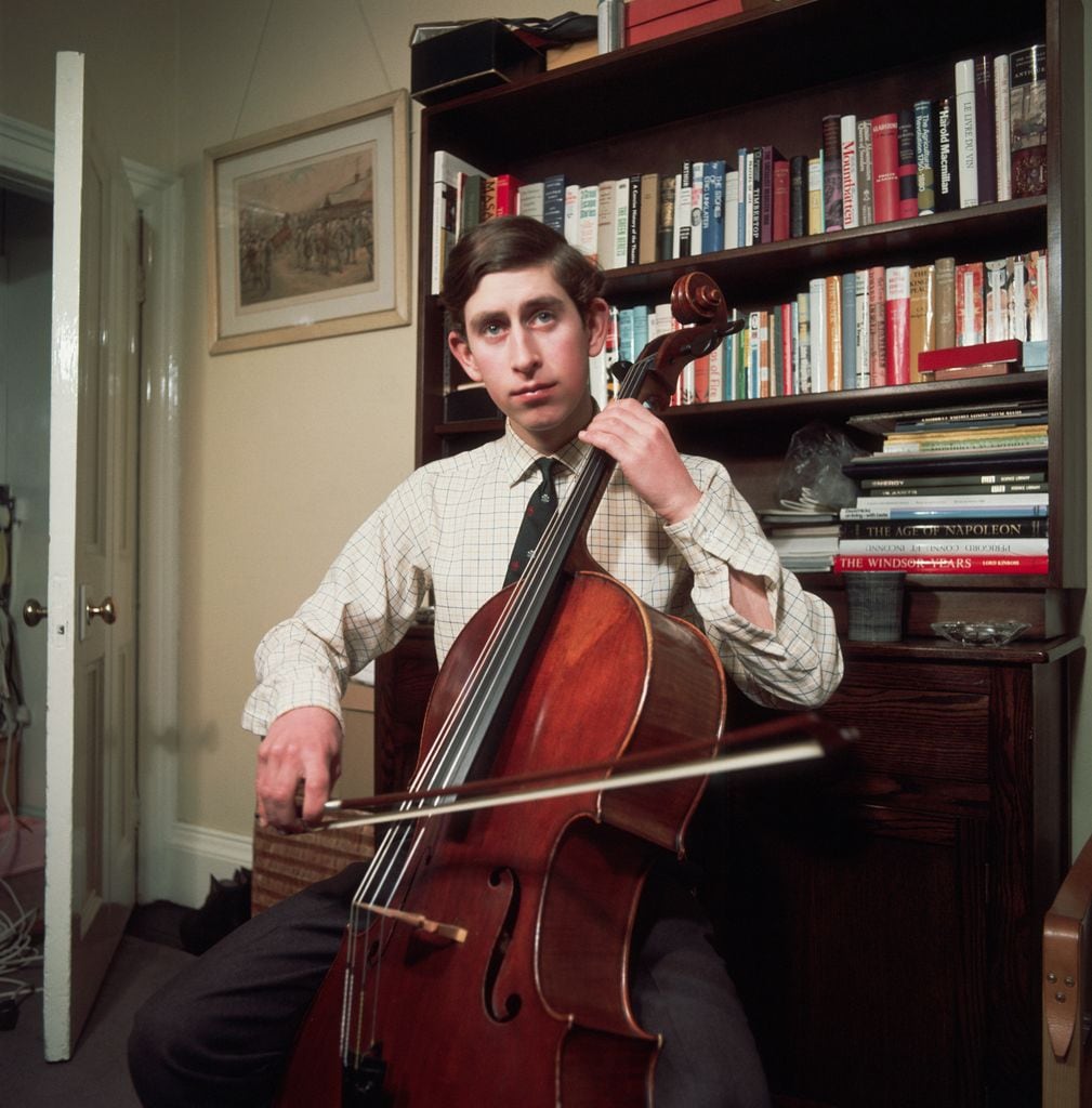 El rey Carlos tonado el Cello 