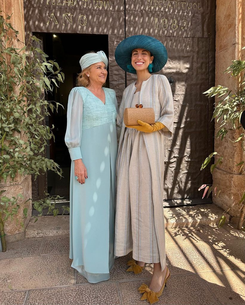 Madrinas de boda con pantalón y turbante