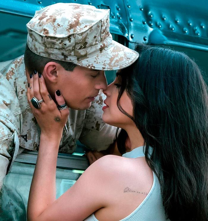 Sofia Carson (‘Los Descendientes’) y Charles Meton (‘Riverdale’) sufren la ruptura por la guerra de Irak