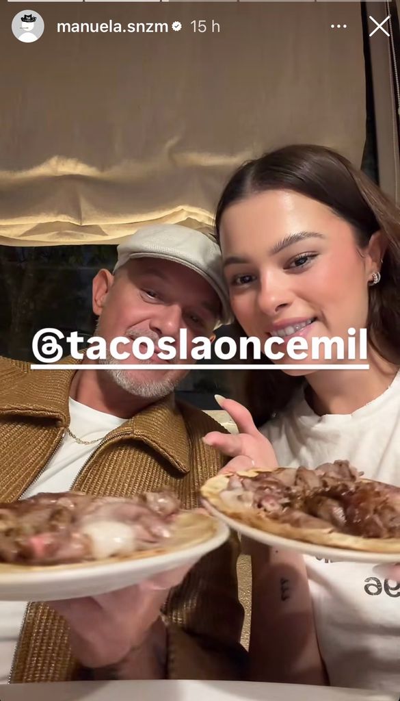 Manuela Sanz con su papá, Alejandro Sanz en la Ciudad de México.