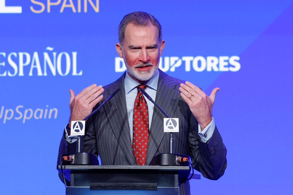 El rey Felipe aparece quemado tras su fin de semana esquiando