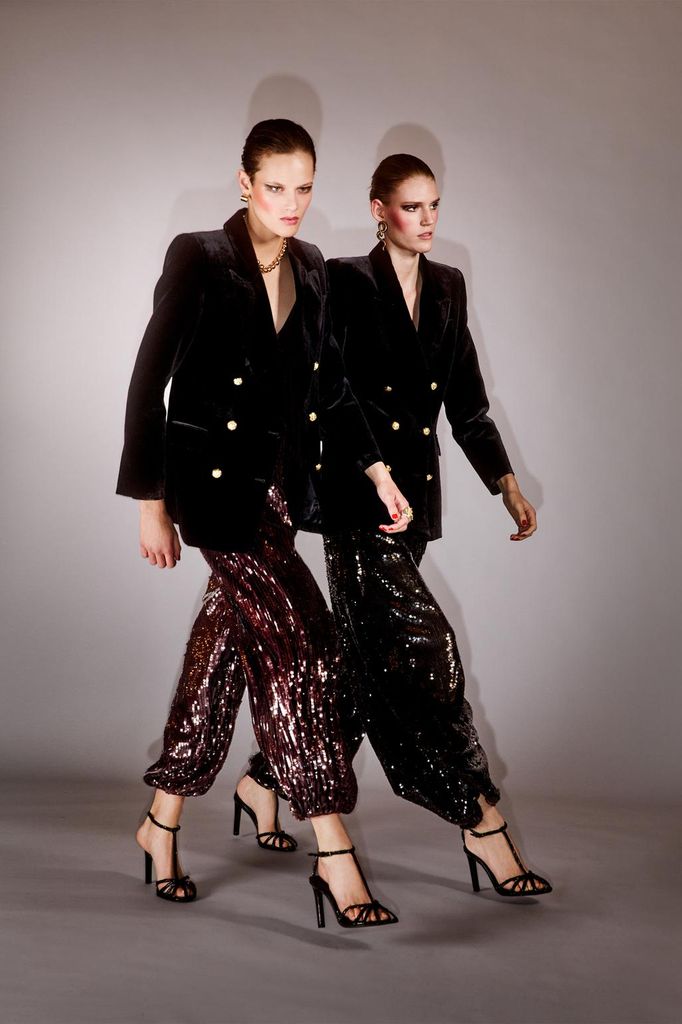 Mono bombacho de lentejuelas de Zara