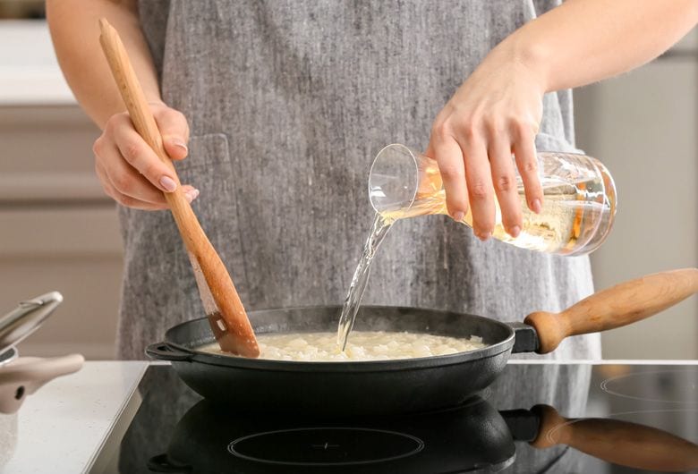 cocinando-risotto-adobe