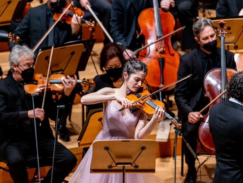 María Dueñas es una de las violinistas más brillantes que hay en el mundo