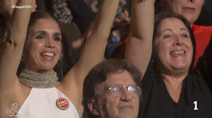 Elena Furiase cantando 'No dudaría' en la gala de los Goya