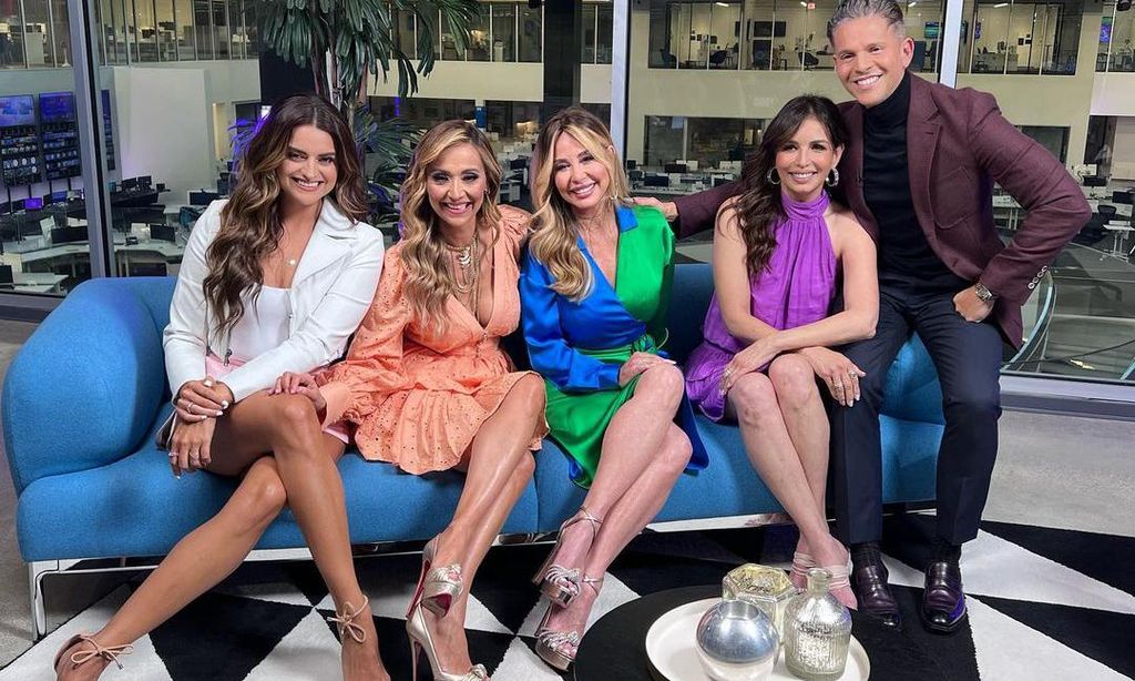 Rodner Figueroa con Myrka Dellanos, Giselle Blondet, Verónica Bastos y Alix Aspe
