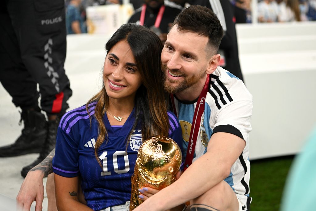 Lionel Messi y su mujer celebran la Copa de Mundo de Argentina