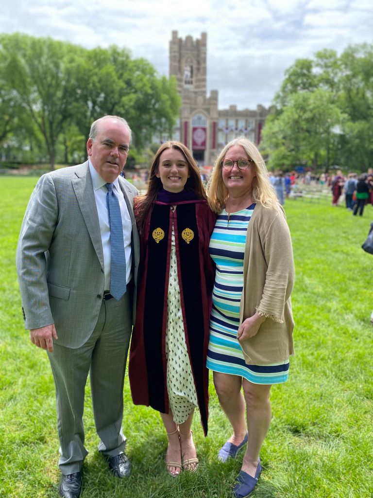 Además de su faceta como madre, Erin había construido una brillante carrera profesional y había llegado a ser vicepresidenta de Bank of America con solo 32 años, después de graduarse magna cum laude en Derecho por Fordham